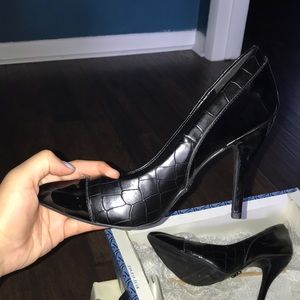 Simply Vera wang black heels